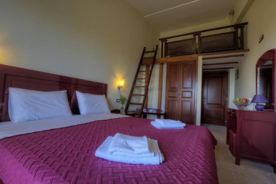 Hotel Isaraiko Spiti Agia Theodora Isaris Eksteriør bilde