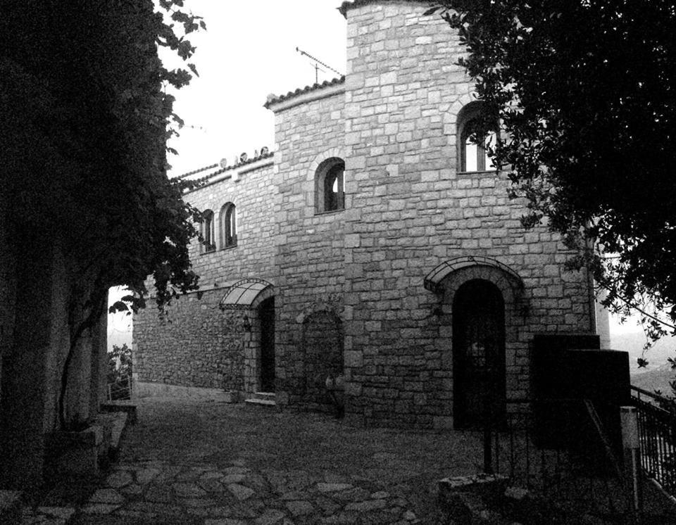 Hotel Isaraiko Spiti Agia Theodora Isaris Eksteriør bilde