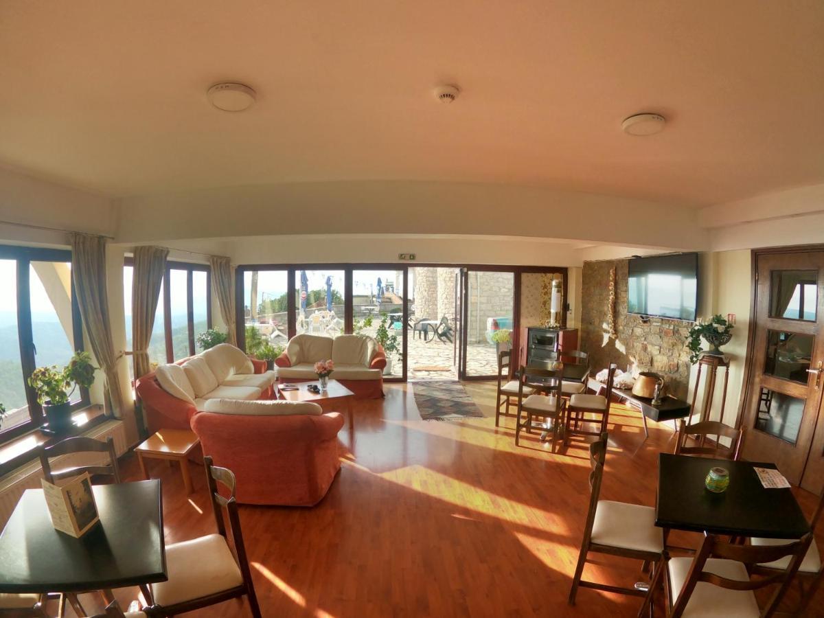 Hotel Isaraiko Spiti Agia Theodora Isaris Eksteriør bilde