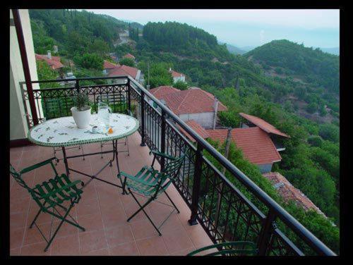 Hotel Isaraiko Spiti Agia Theodora Isaris Eksteriør bilde