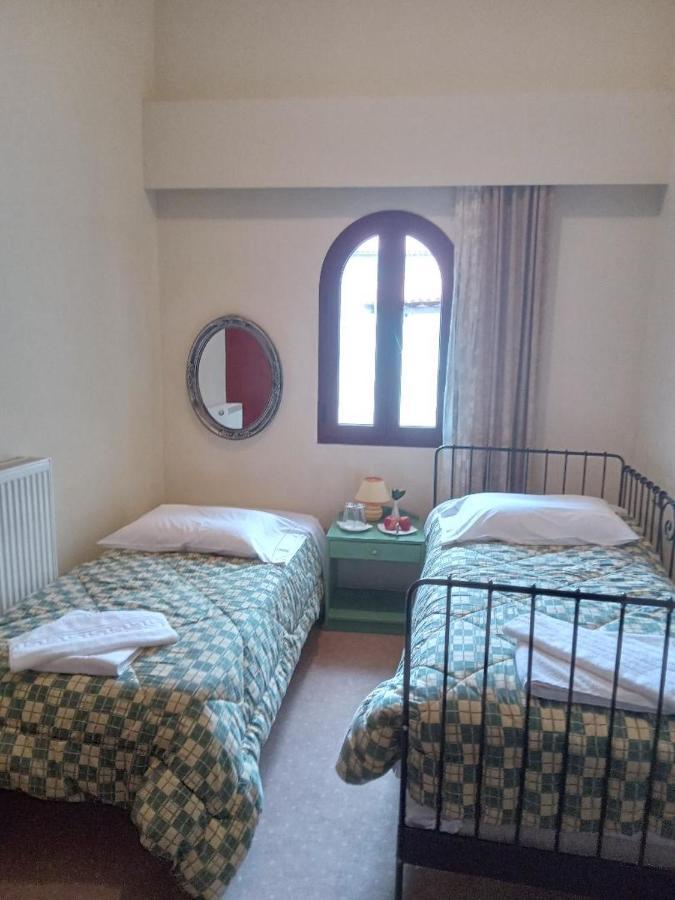 Hotel Isaraiko Spiti Agia Theodora Isaris Eksteriør bilde